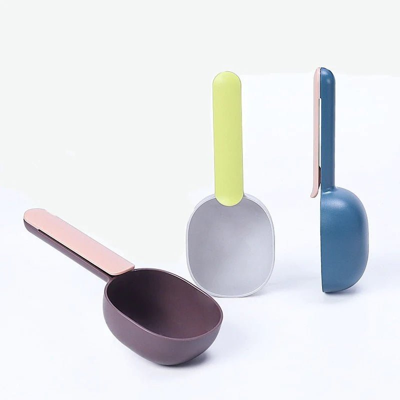 Set of colorful pet food scoops in modern design, ideal for accurate portion control and easy storage. Durable and lightweight.