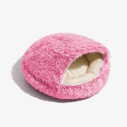 Soft pink shell-shaped pet bed, perfect for small dogs and cats seeking warmth and comfort.