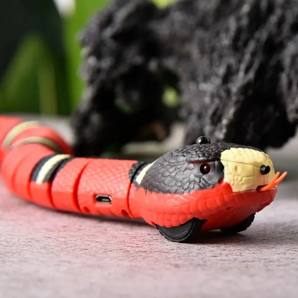 Realistic smart sensing snake toy for pets, interactive and motion-activated for engaging playtime with cats and dogs.